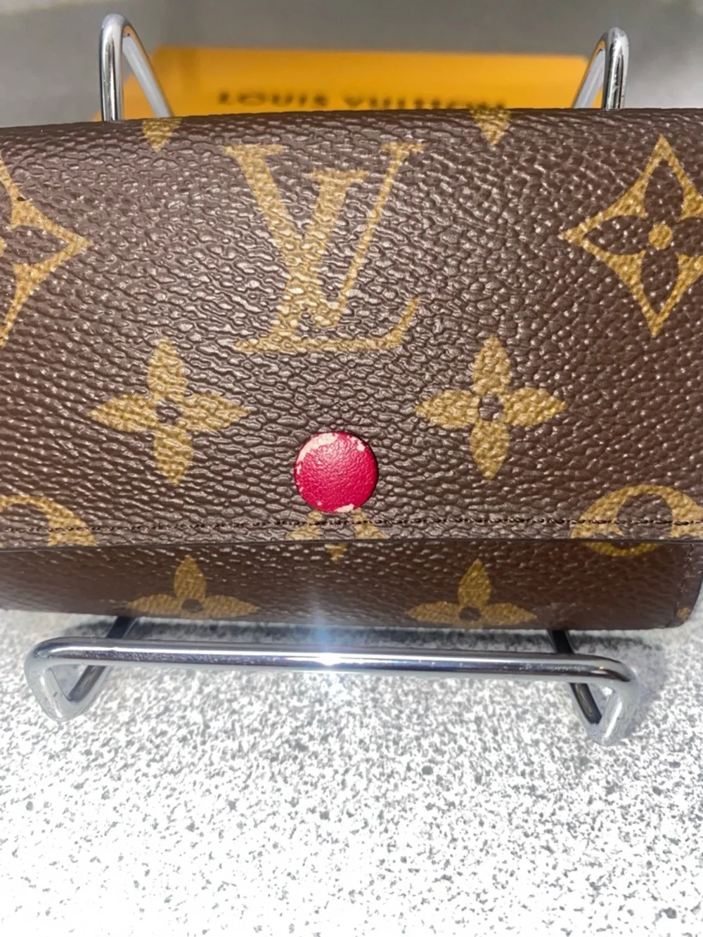 Louis Vuitton Monogram 6 Key Holder Multicles Rare Raspberry Interior EUC - Picture 7 of 15